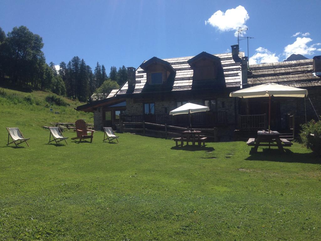 Agriturismo Il Fiocco Cesana Torinese Buitenkant foto